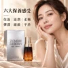 女性搭配 HAO 極致肽殭屍精華液的日常保濕潤澤保養情境